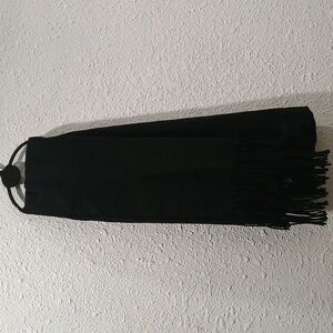 V. FRAAS Elegant Black Cashmink Scarf